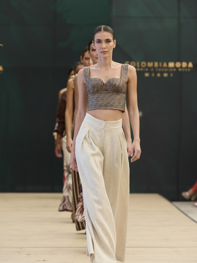 Andres Otalora inauguró Colombiamoda Miami con una magistral colección de lujo tropical