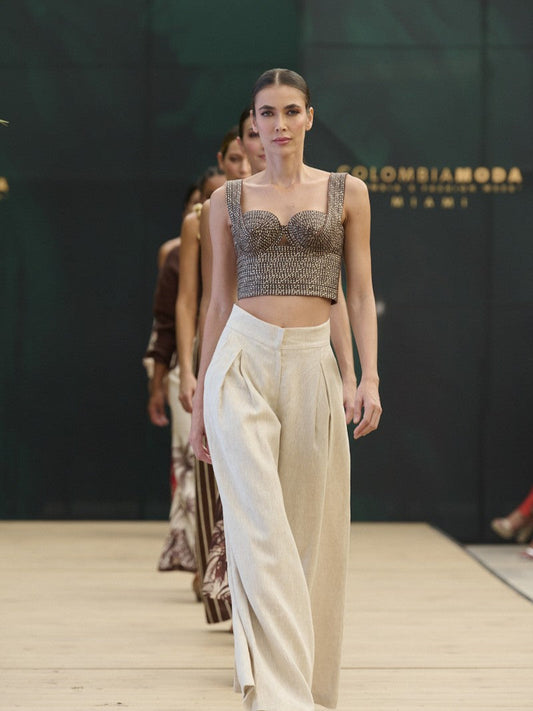 Andres Otalora inauguró Colombiamoda Miami con una magistral colección de lujo tropical