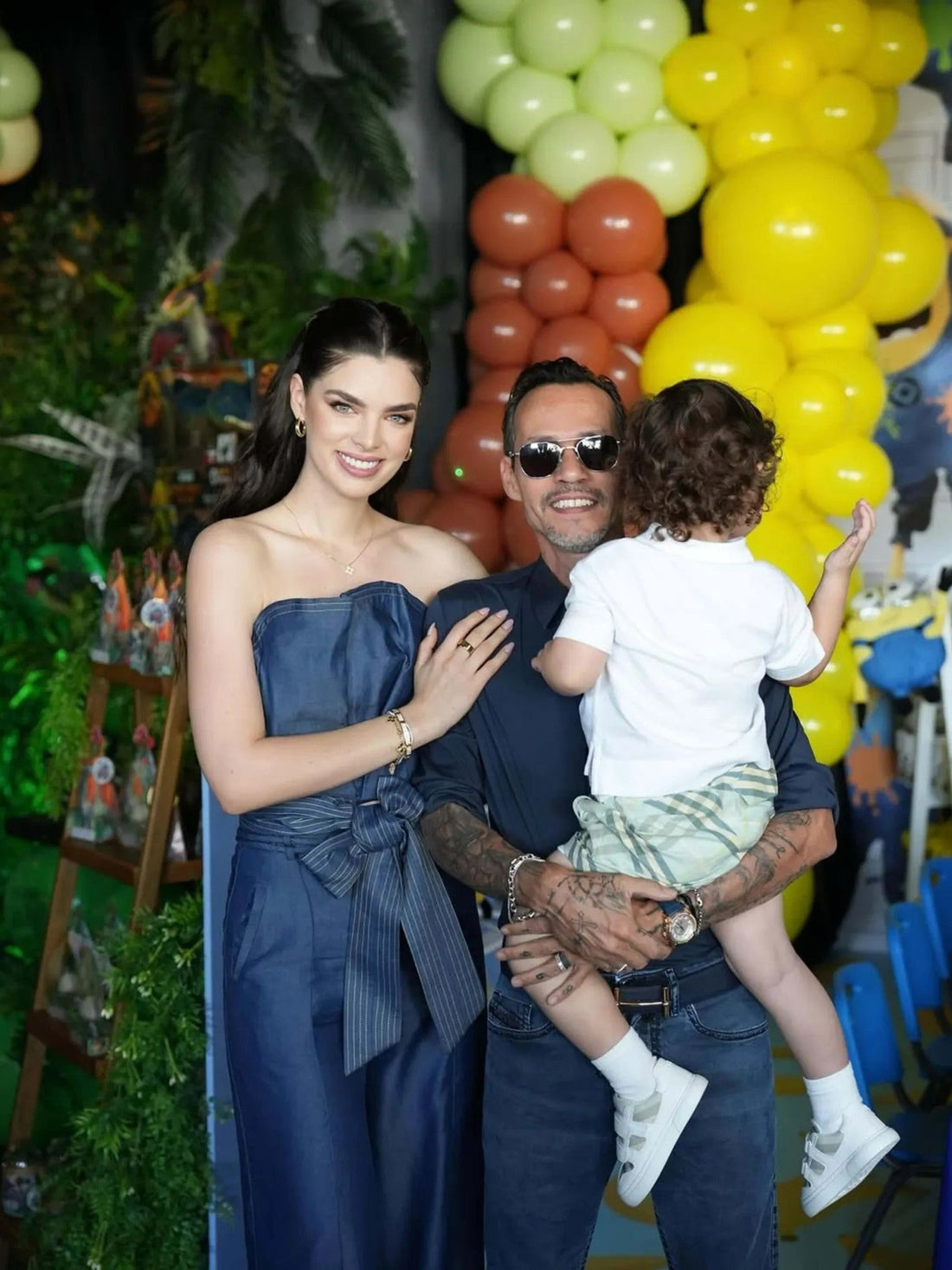 Nadia Ferreira nos enseña a lucir más alta con un conjunto navy blue