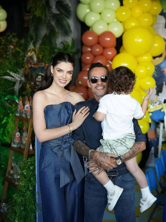 Nadia Ferreira nos enseña a lucir más alta con un conjunto navy blue